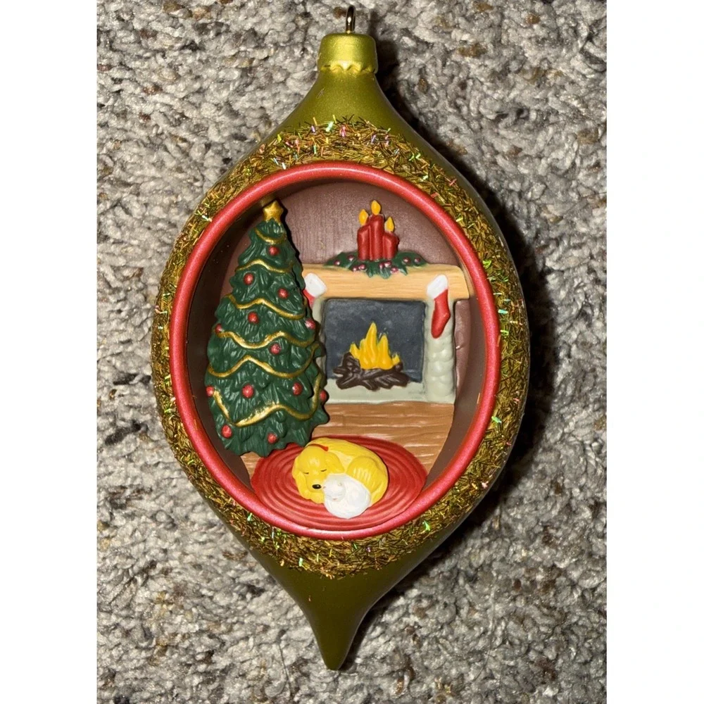 Hallmark 2017 Inside Story #2‎ in Series KOC Club Exclusive Ornament Dog